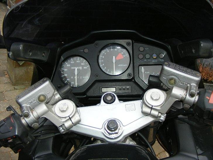 Honda VFR750F RC36 billede 5