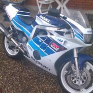 Suzuki Gsx R400