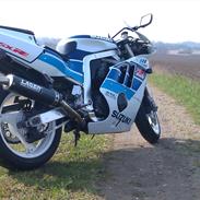 Suzuki Gsx R400