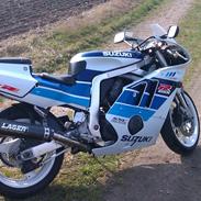 Suzuki Gsx R400