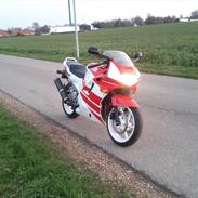 Honda cbr 600 f2