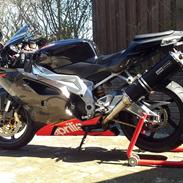 Aprilia RSV 1000 R