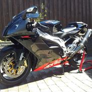 Aprilia RSV 1000 R