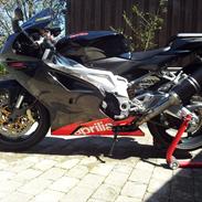 Aprilia RSV 1000 R