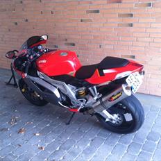 Aprilia RSV 1000 R