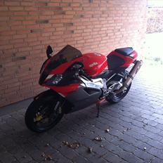 Aprilia RSV 1000 R