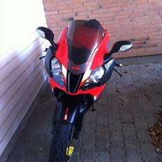 Aprilia RSV 1000 R