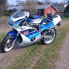 Suzuki Gsx R400