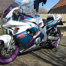 Yamaha FZR 600R