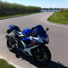 Suzuki gsxr 750k8