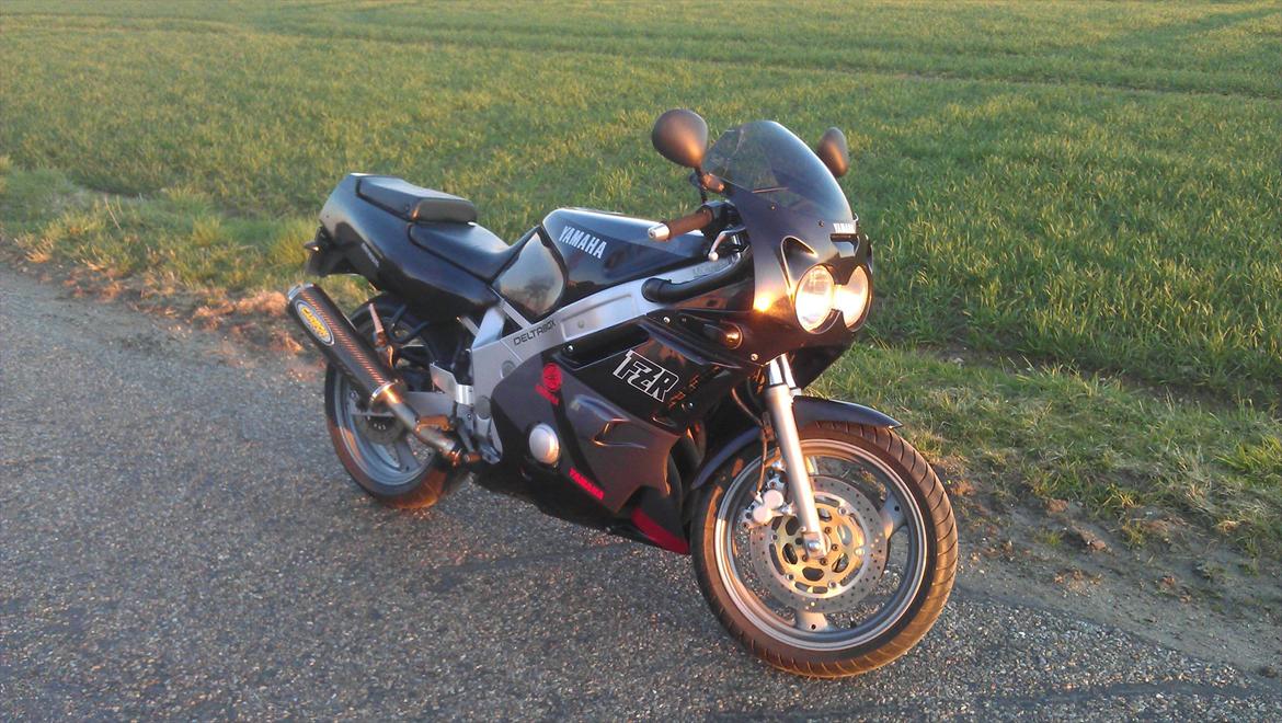 Yamaha FZR 600 Genesis billede 1