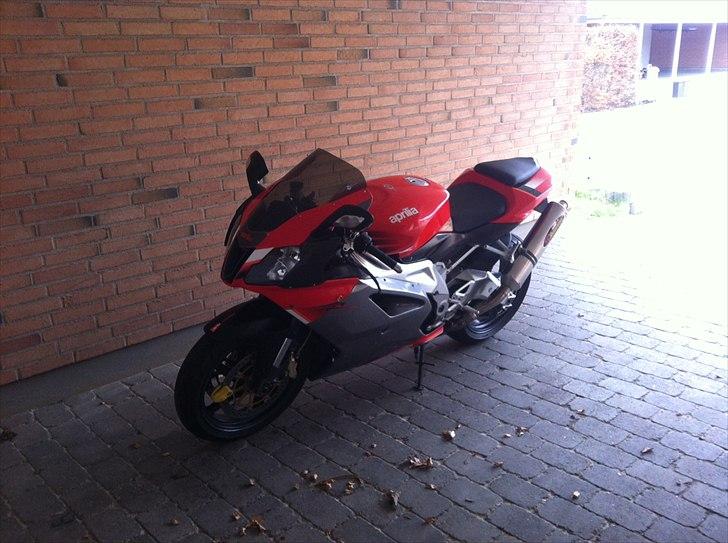 Aprilia RSV 1000 R billede 2
