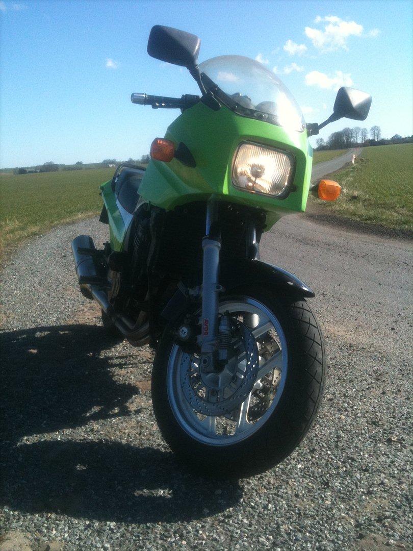 Kawasaki GPZ900R - set forfra 
 billede 2