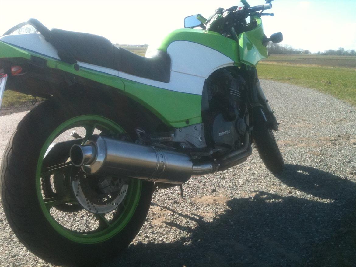 Kawasaki GPZ900R - højre side.  arrow blink under bag kåbe.   4ien ses tydeligt,   lækker buldren
 billede 4