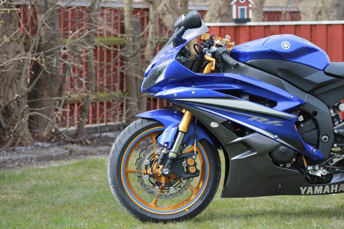 Yamaha R6 billede 2