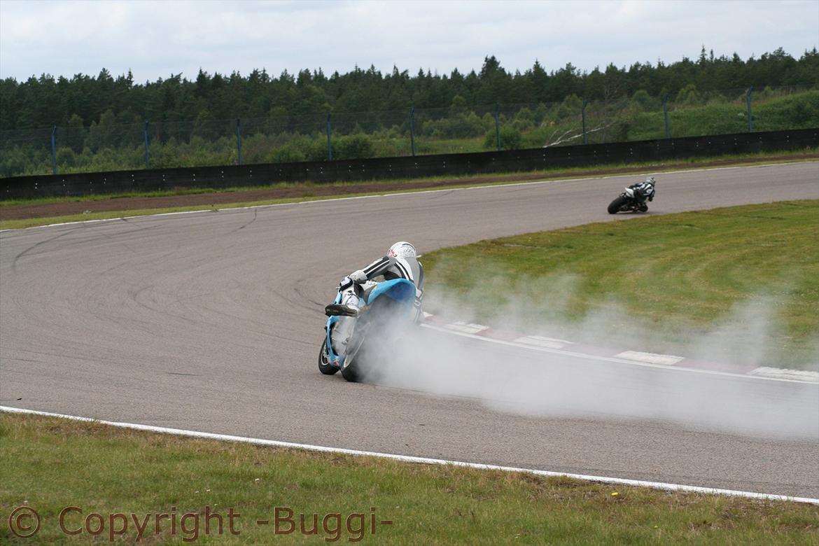 Suzuki GSX-R750 SRAD Baneged - Lidt røg skal der til :-D billede 12