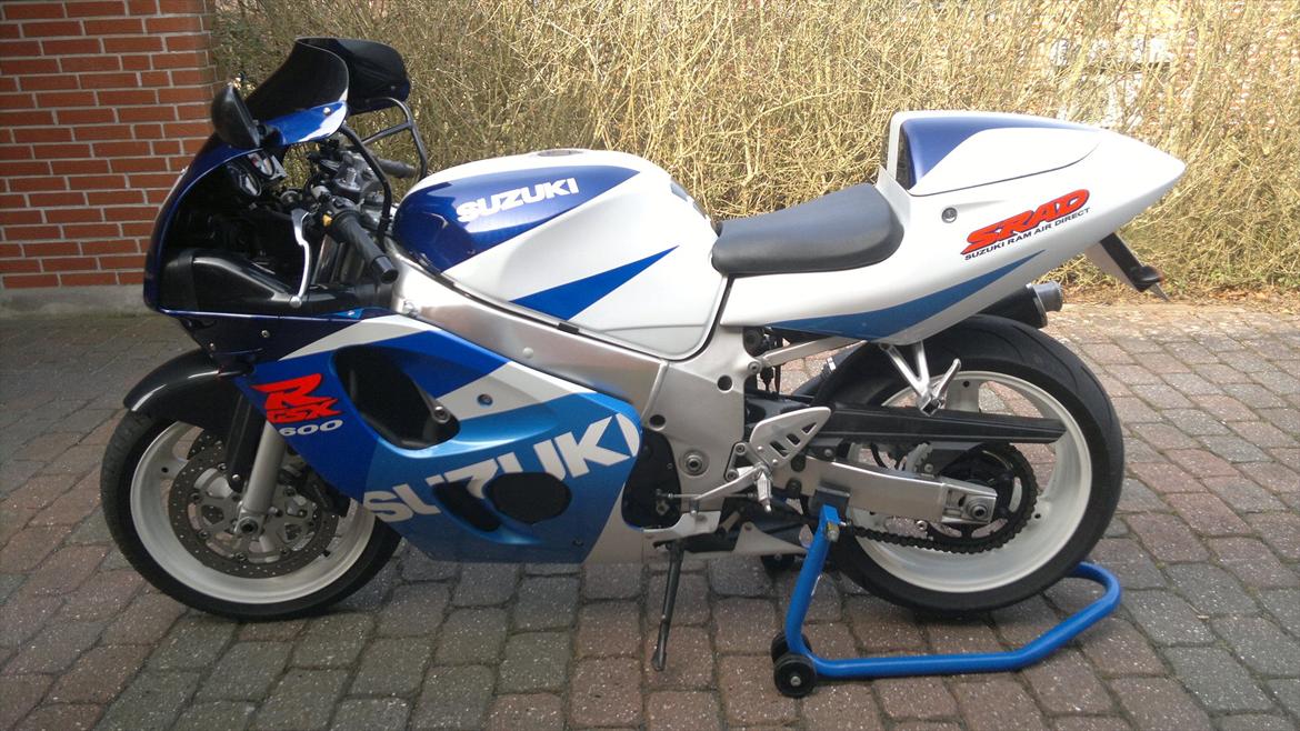 Suzuki GSX 600 R - Randers - - med sædeskal billede 4