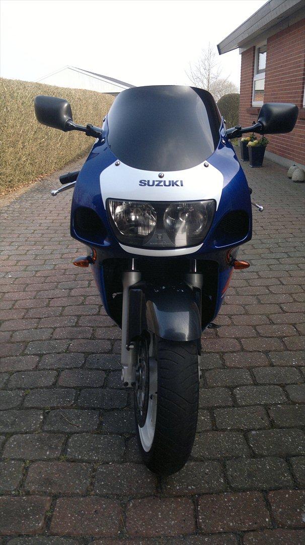 Suzuki GSX 600 R - Randers - - forfra billede 9