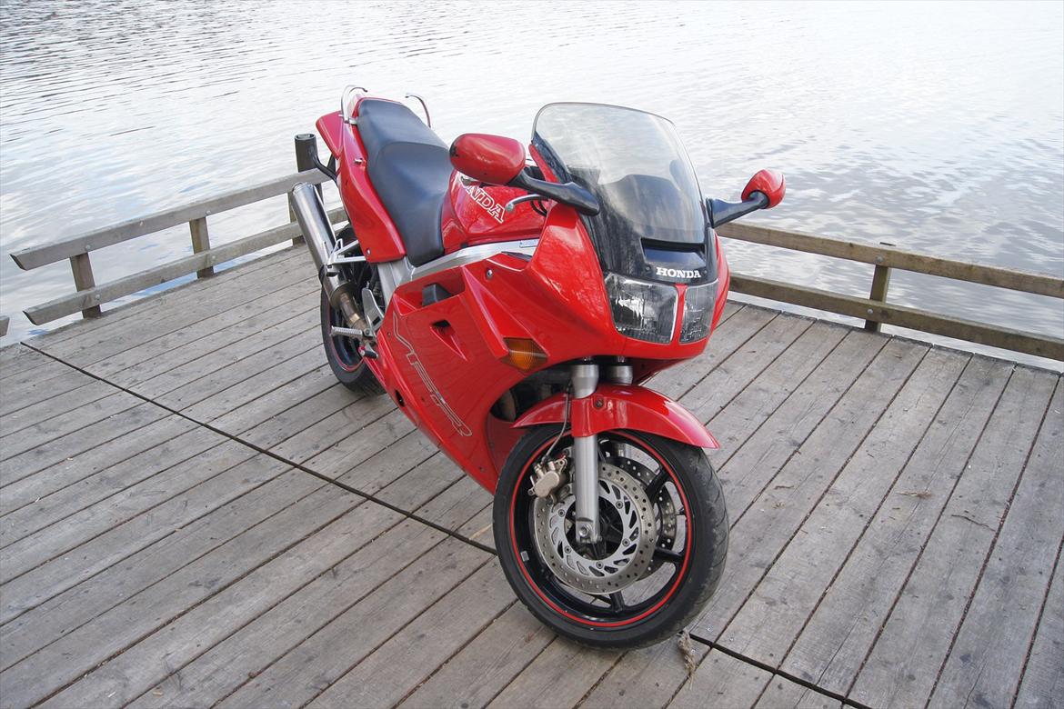 Honda VFR 750 RC36 *Solgt 2013* - Var en anelse usikker da jeg sneg mig herud billede 13