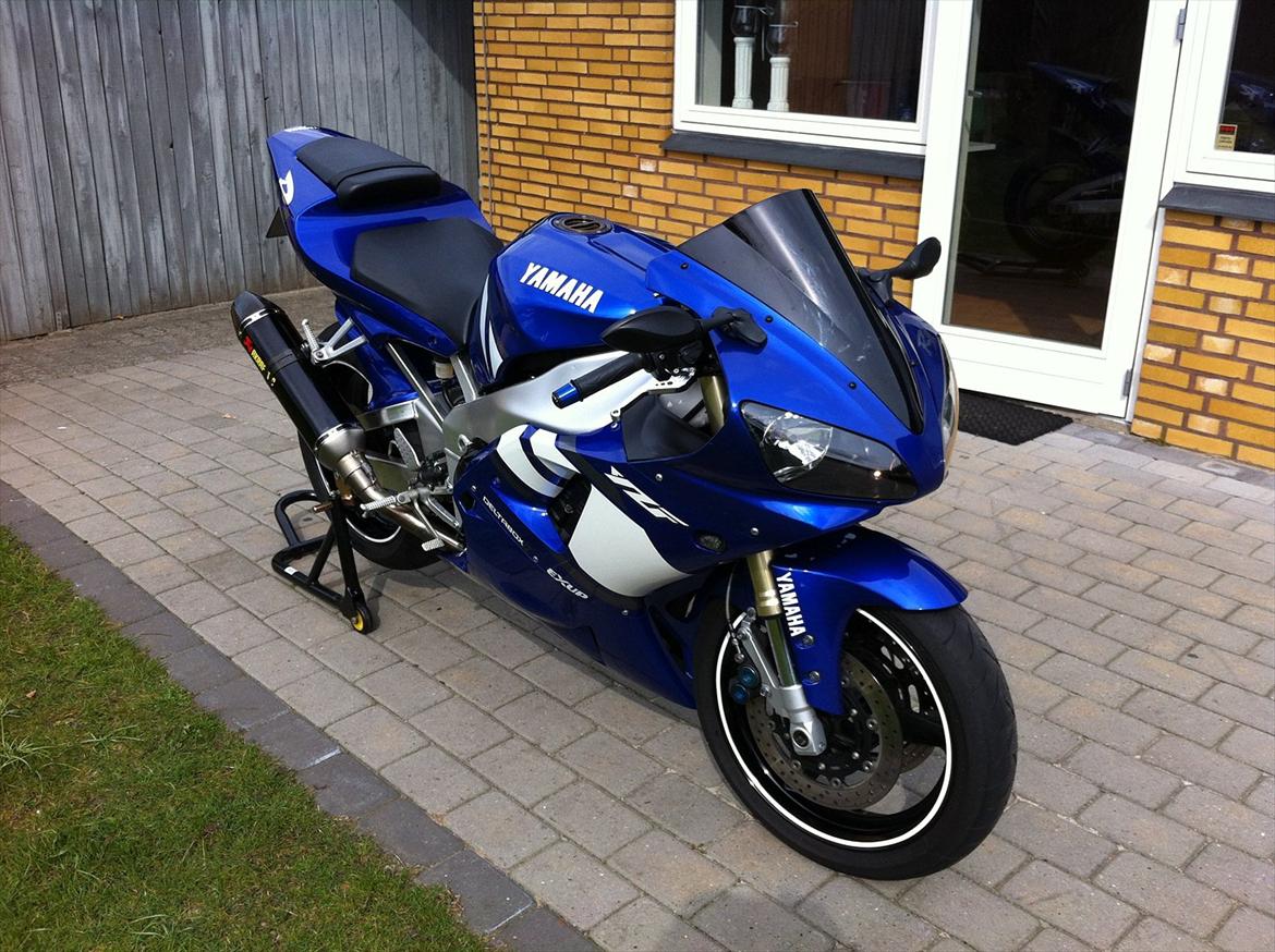 Yamaha R1 billede 17
