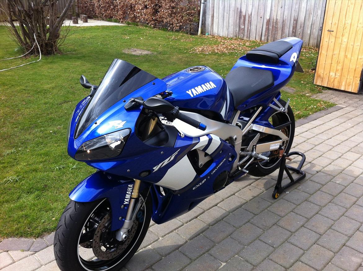 Yamaha R1 billede 4