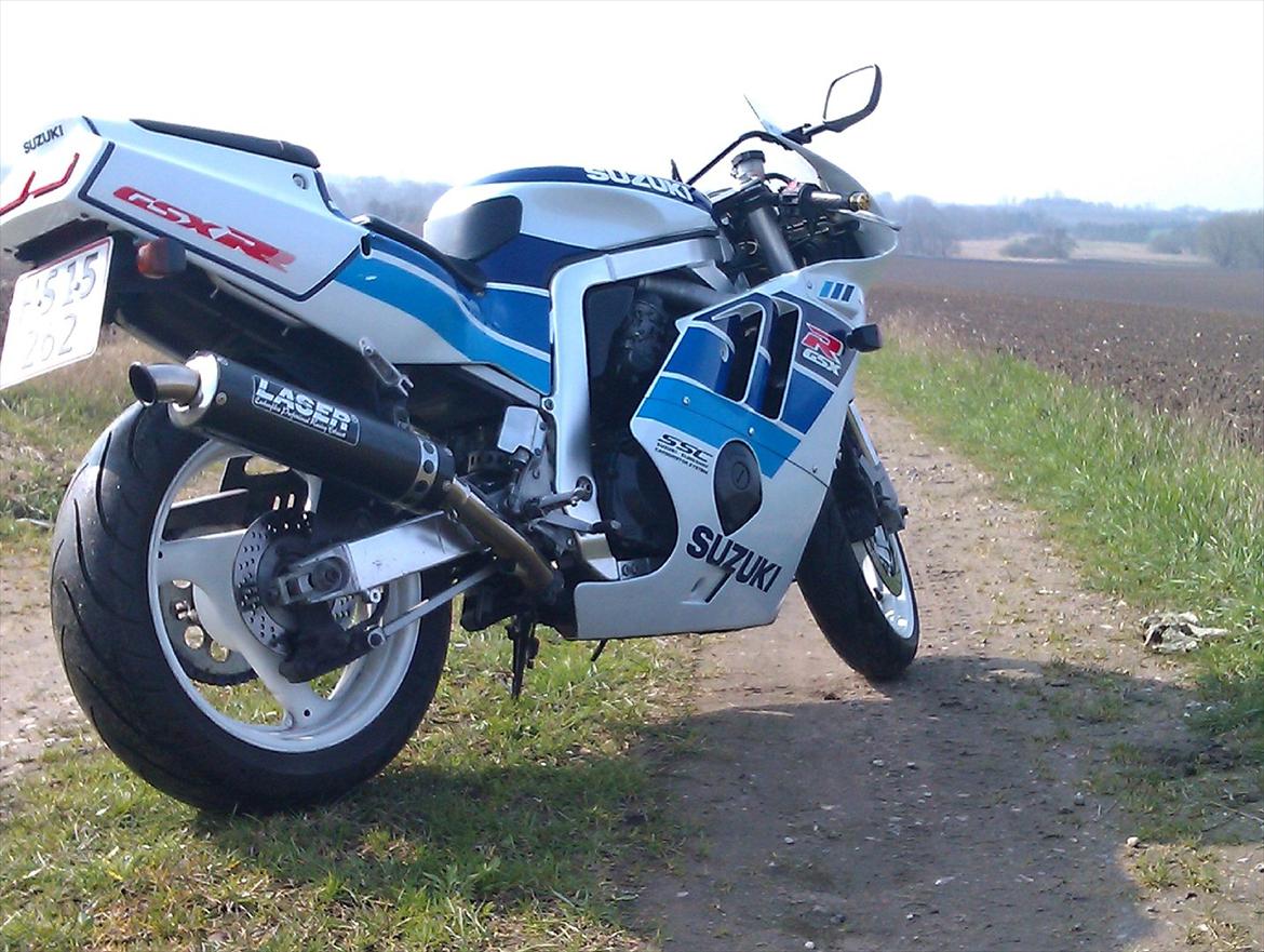 Suzuki Gsx R400 billede 3