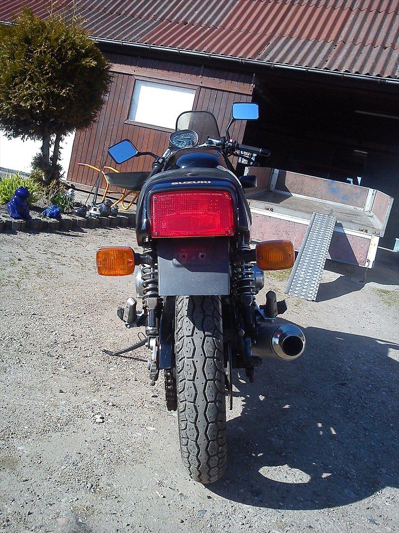 Suzuki gsx 750 s Katana - ja nummerplade er monteret nu ;-) billede 3