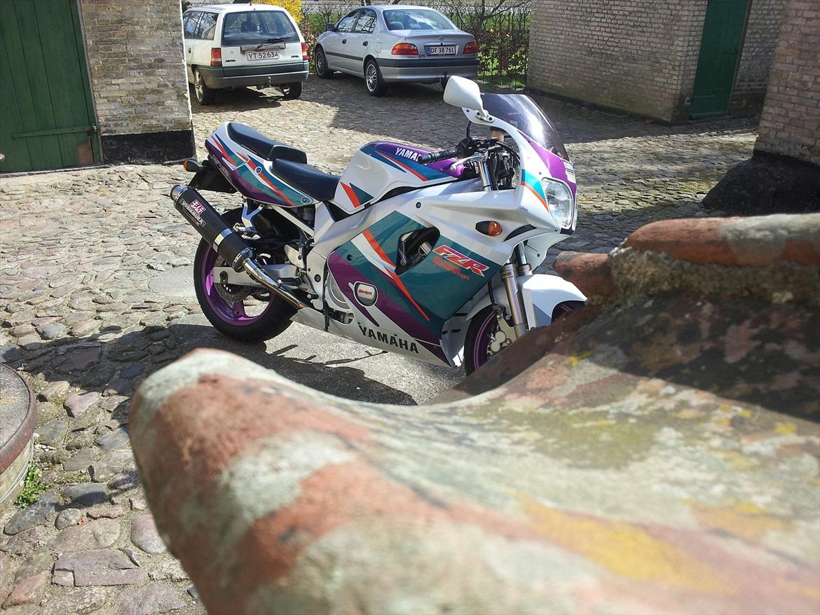 Yamaha FZR 600R billede 3