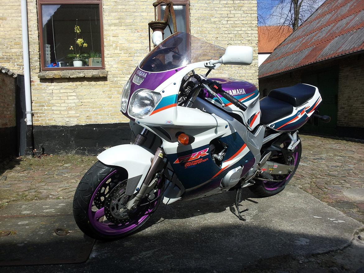 Yamaha FZR 600R billede 4