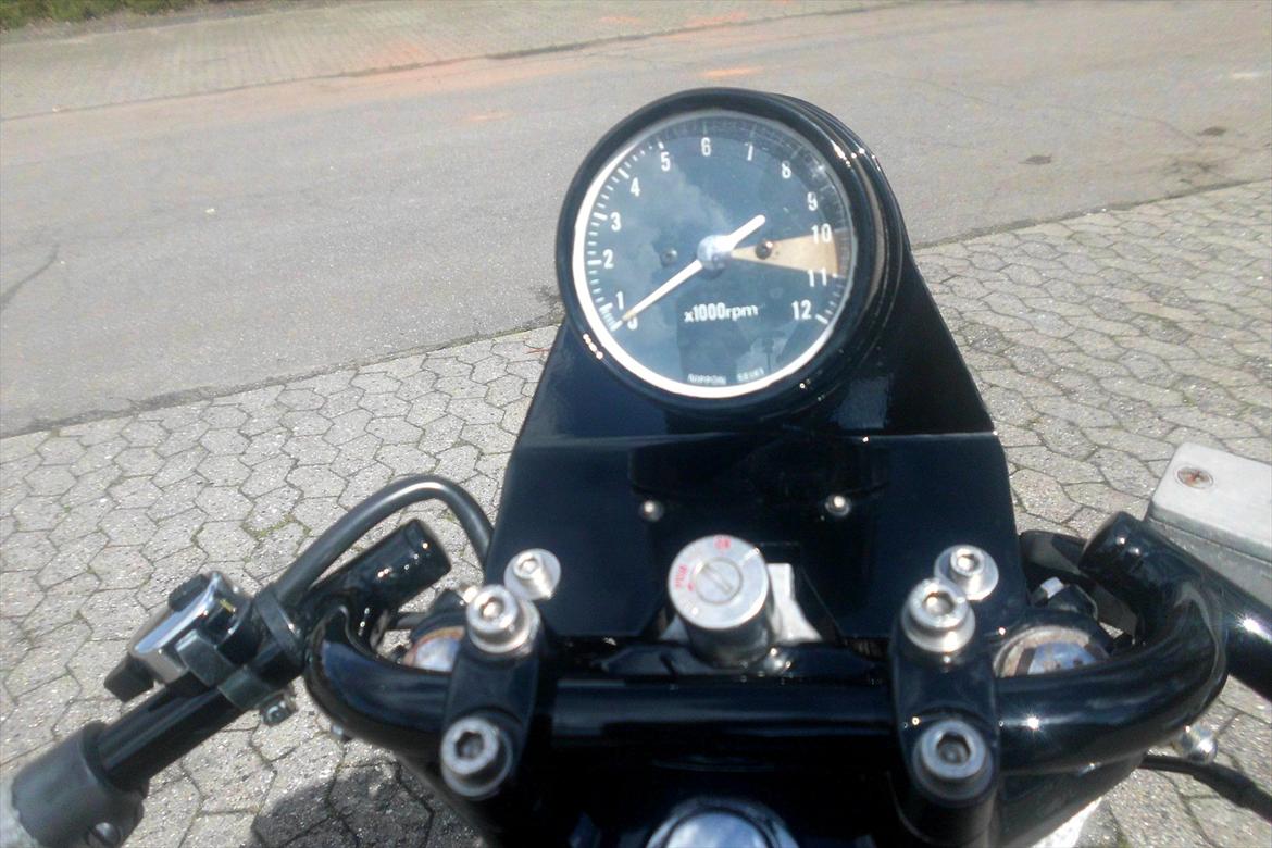 Honda CB400F supersport - diodelamper umiddelbart under klokken. billede 14