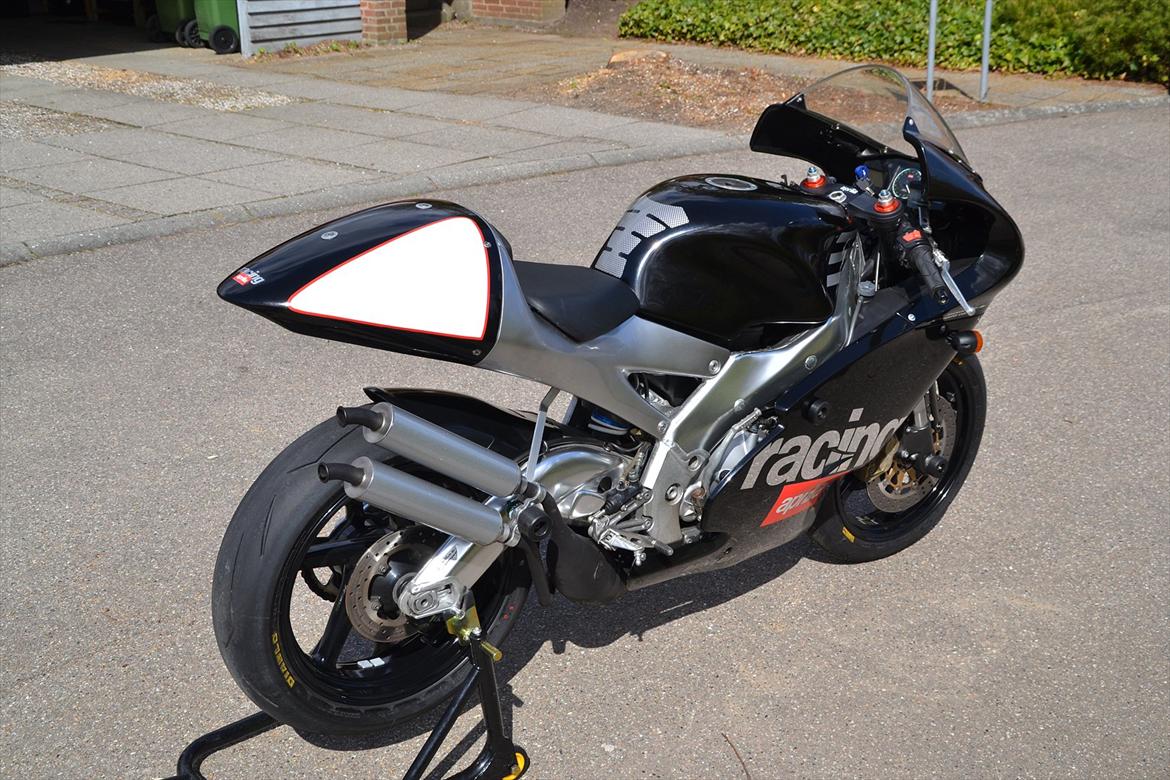 Aprilia RS 250 - Det hvide felt er "taxa folie". billede 2