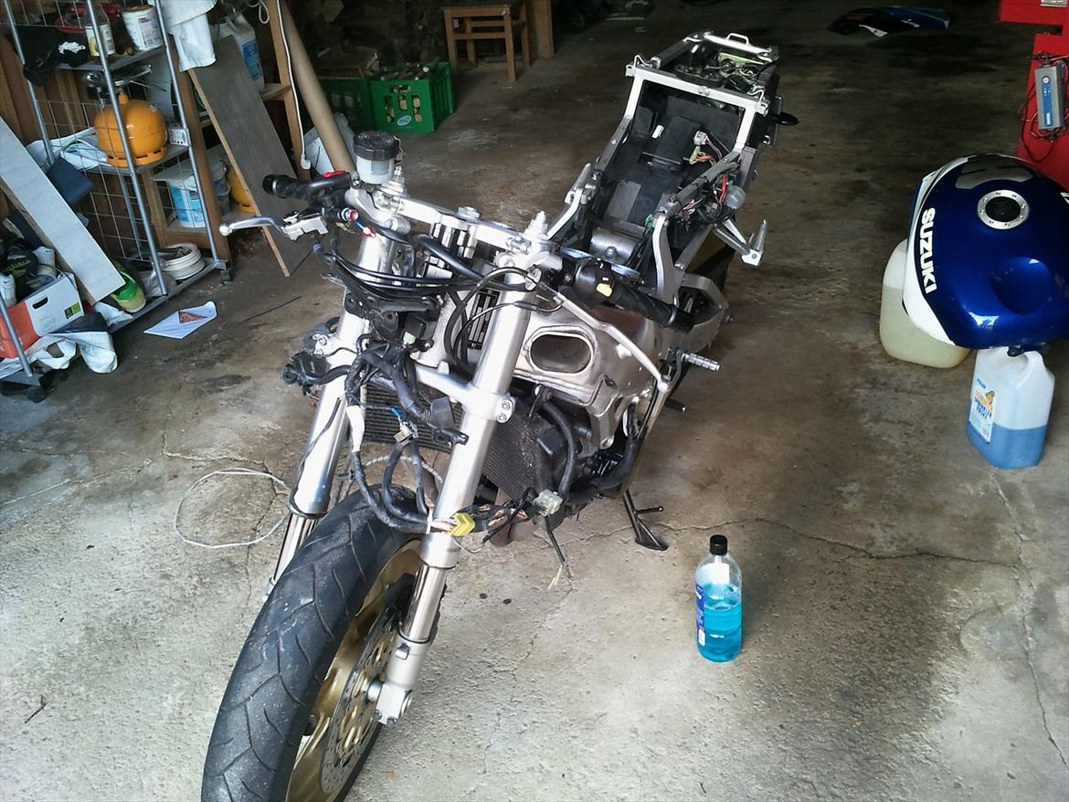 Suzuki GSX-R 750 SRAD - "Totally naked ;-)" billede 15