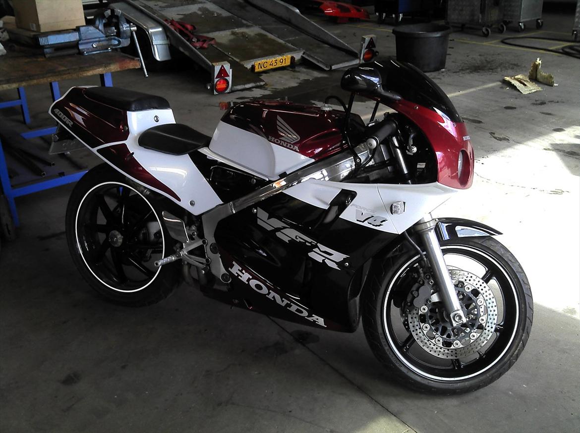 Honda VFR 400 NC30 billede 2