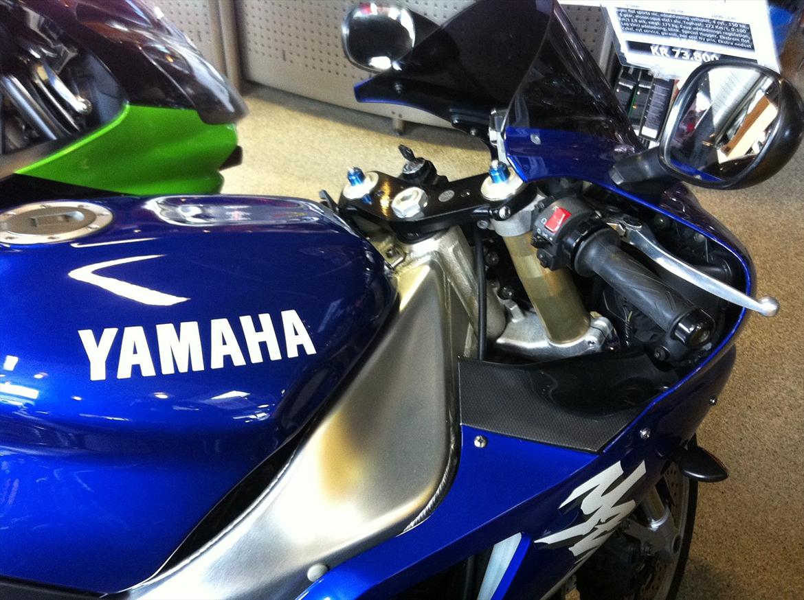 Yamaha YZF R1 billede 6