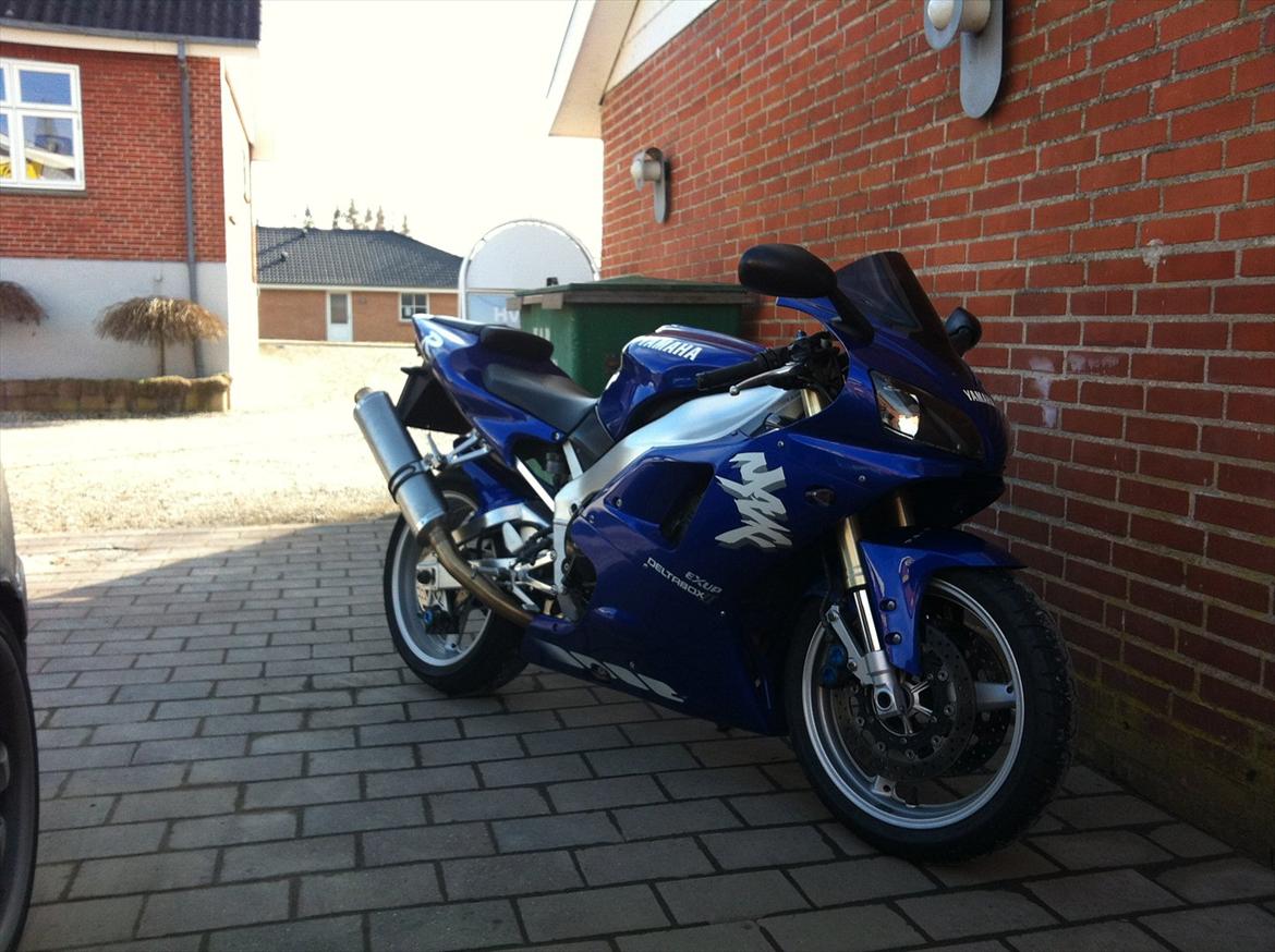 Yamaha YZF R1 billede 4