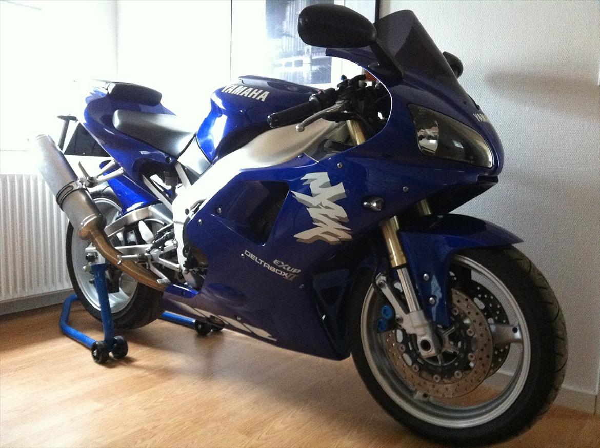 Yamaha YZF R1 billede 11