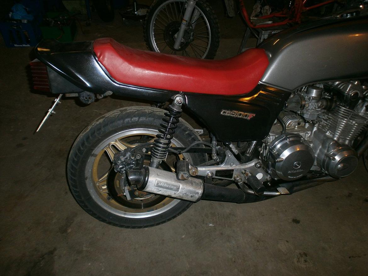 Honda 900 bol do´r - juster bare Koni dæmpere på .. Ikke det ypperligste i verden, men 110 gange bedre end hvad der var på før ..  billede 9