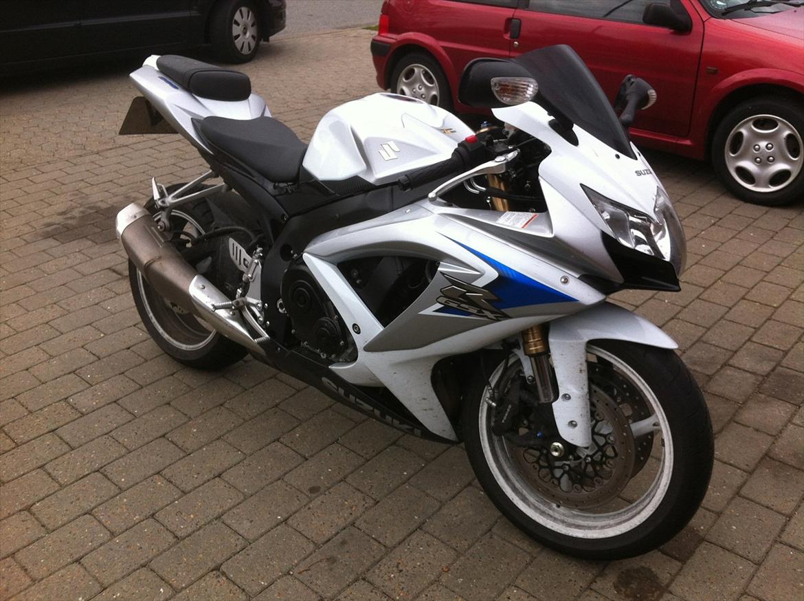 Suzuki GSX-R 600 K8 - Der er den lige hjemkommet, og er mega beskidt, efter en længere køretur :-( billede 6