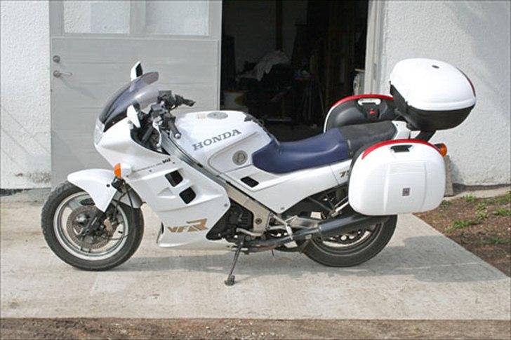 Honda VFR 750 F - Sidetaskerne skulle også lige have en tur, så nu passer det hele bedre. april 2012 billede 5