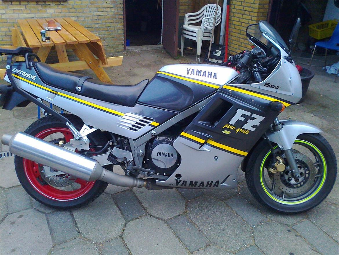 Yamaha FZ 750 (Solgt)  billede 2