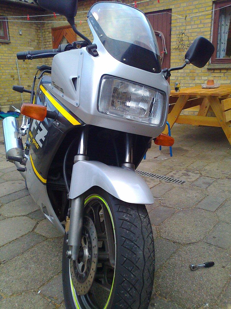 Yamaha FZ 750 (Solgt)  billede 3