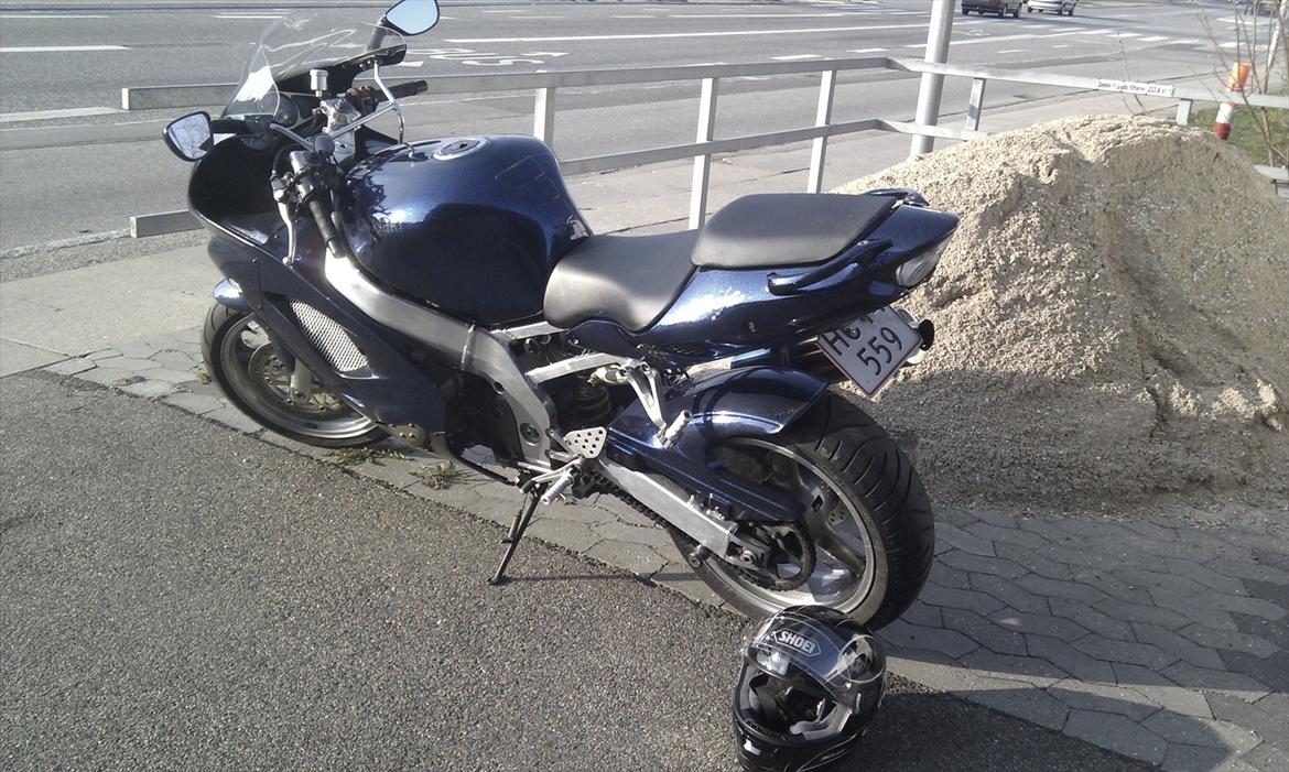 Kawasaki ZX9R billede 1