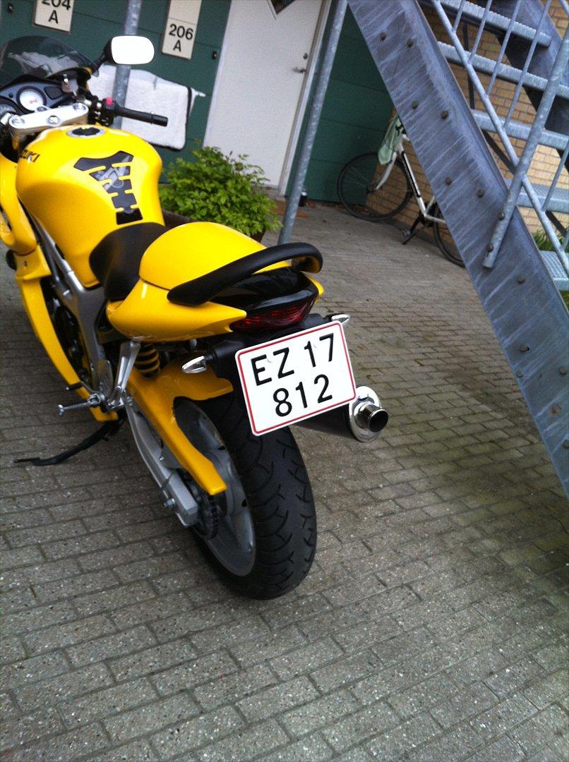Suzuki SV 650 S - Så fik jeg fjernet den grimme "skolecykel" holder. syntes selv det er lidt pænere efter nr. plade er flyttet.  billede 10
