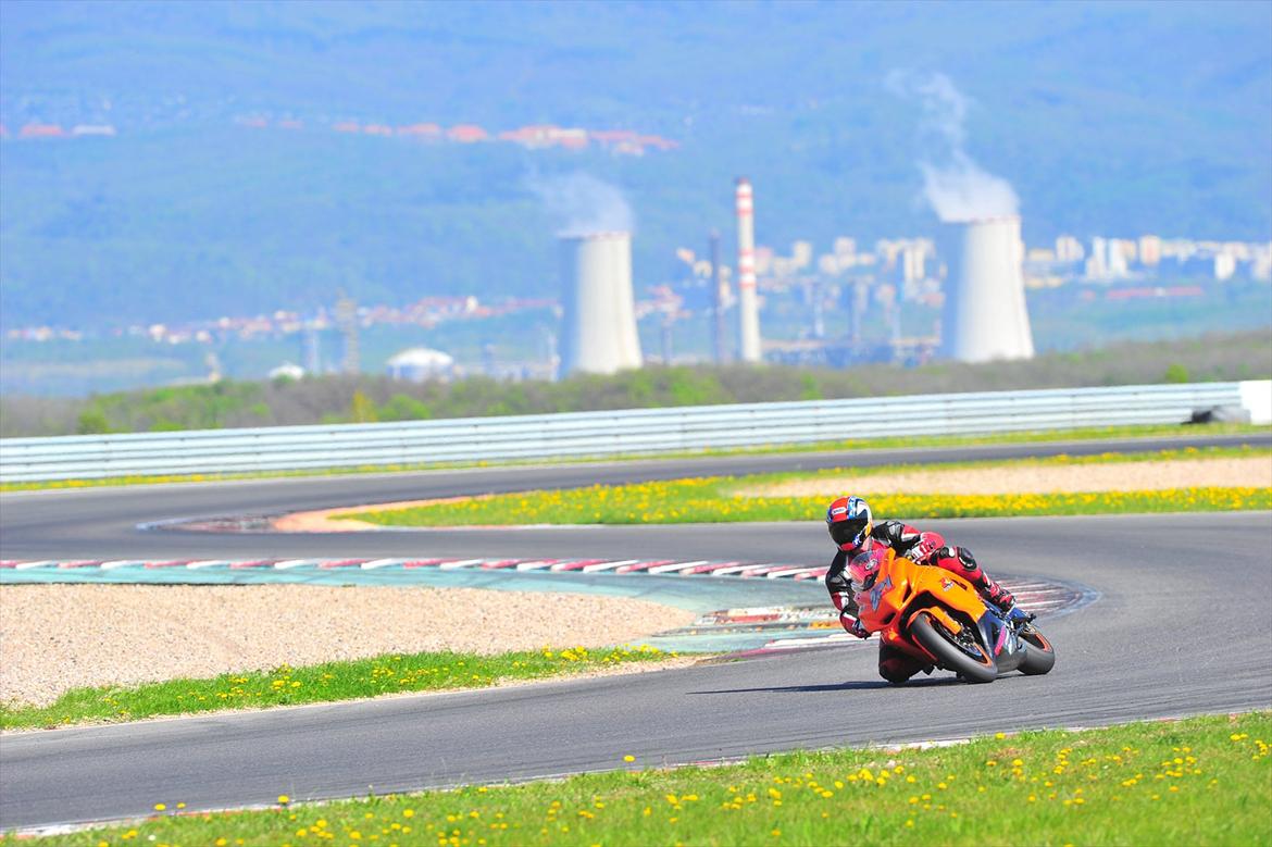 Suzuki GSXR 750 L0  Banejern "SOLGT" - Most CZ april 2012 Feee baggrund billede 6