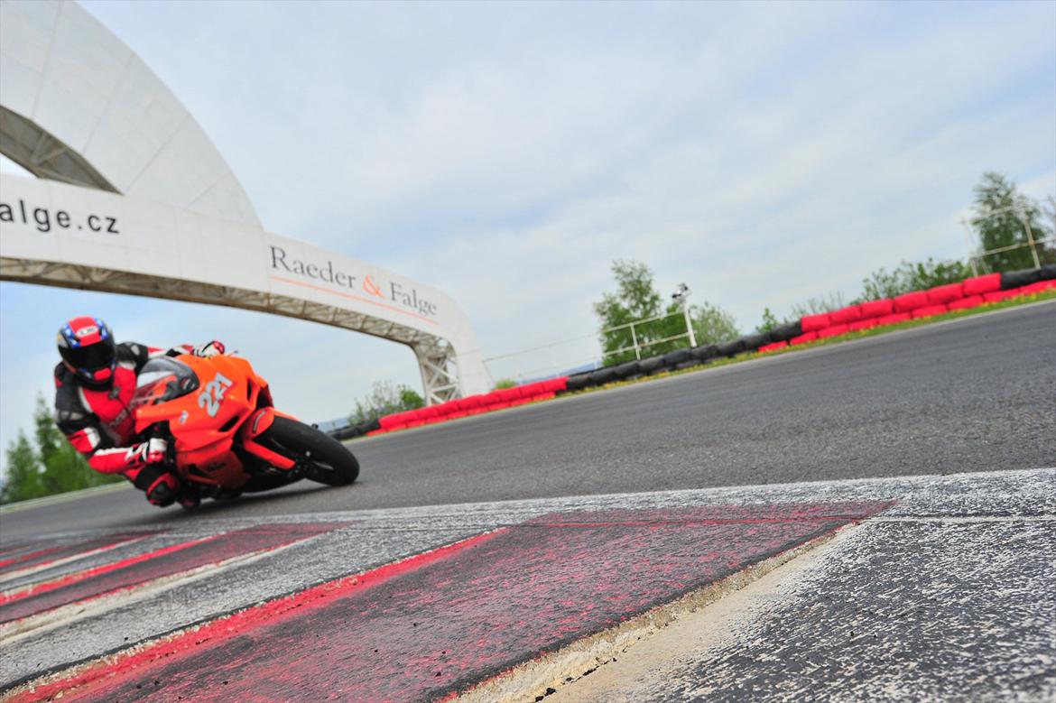 Suzuki GSXR 750 L0  Banejern "SOLGT" - Zooooom billede 10