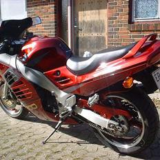 Suzuki rf900r