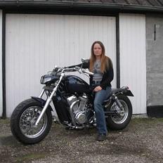 Suzuki VS 800 Intruder 