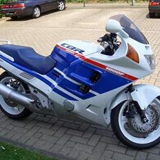 Honda cbr 1000f