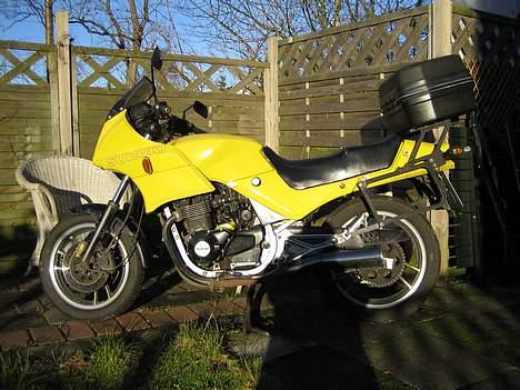 Suzuki gsx 550 e, es, ef - Det gyle lyn i haven billede 2