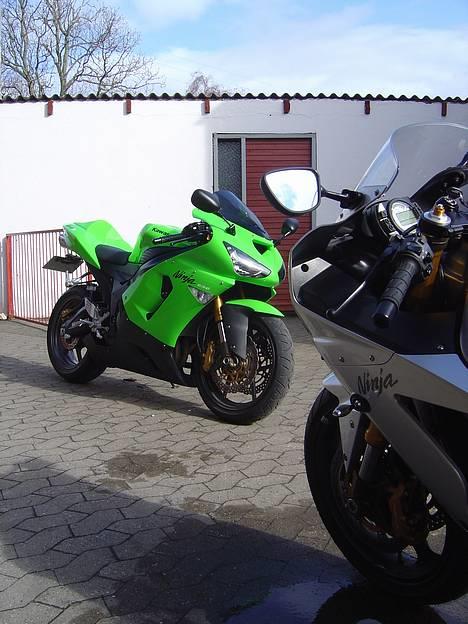 Kawasaki ZX-636R BI XENON - Min kammerat kom lige forbi på hans grønne frø:-) billede 4